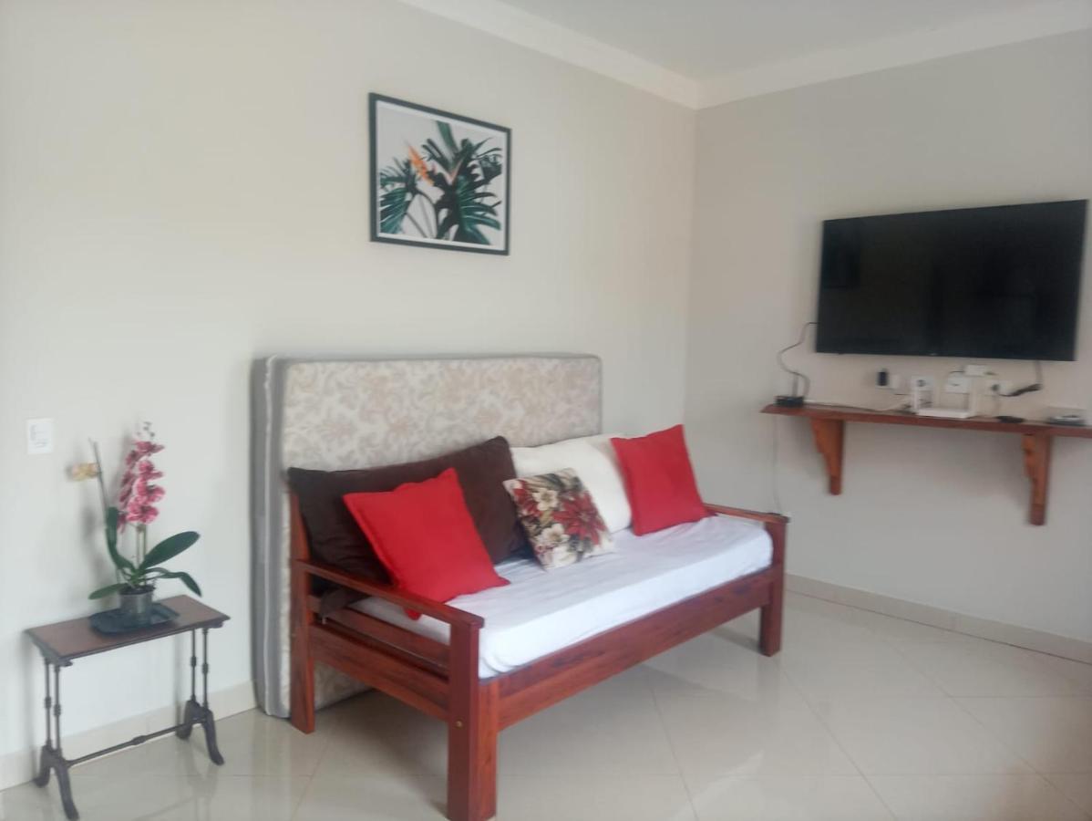 Casa Nova Com Piscina Proxima A Praia E Menos De 3Km Do Centro De Ubatuba Esterno foto